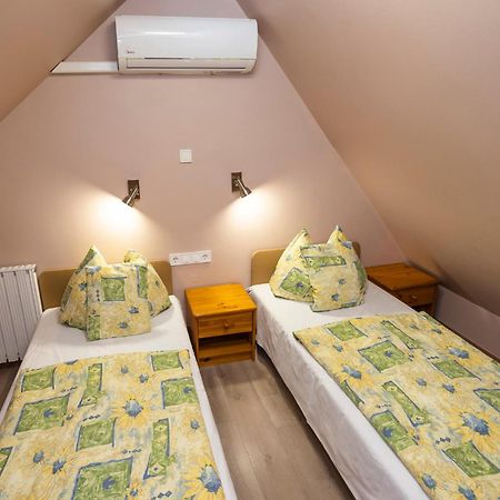 Cecey Apartman 埃格尔 外观 照片