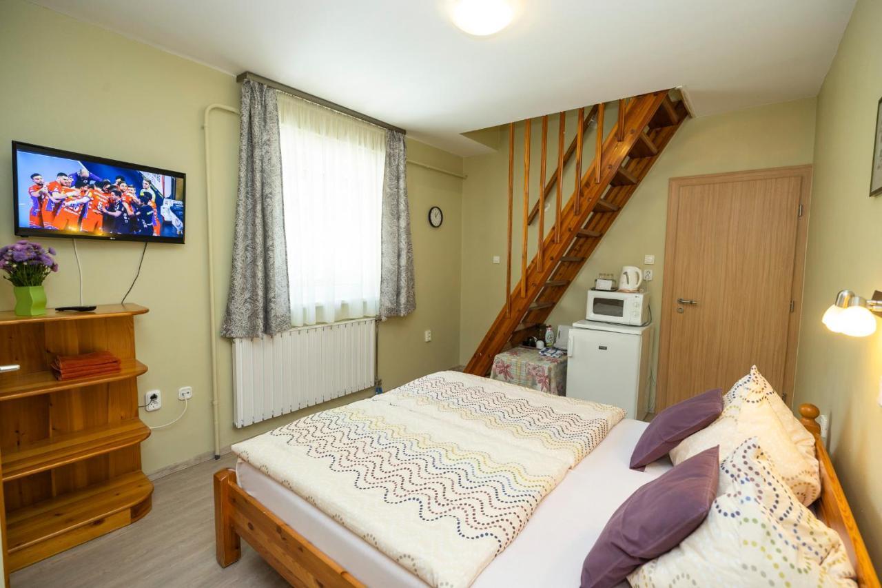 Cecey Apartman 埃格尔 外观 照片