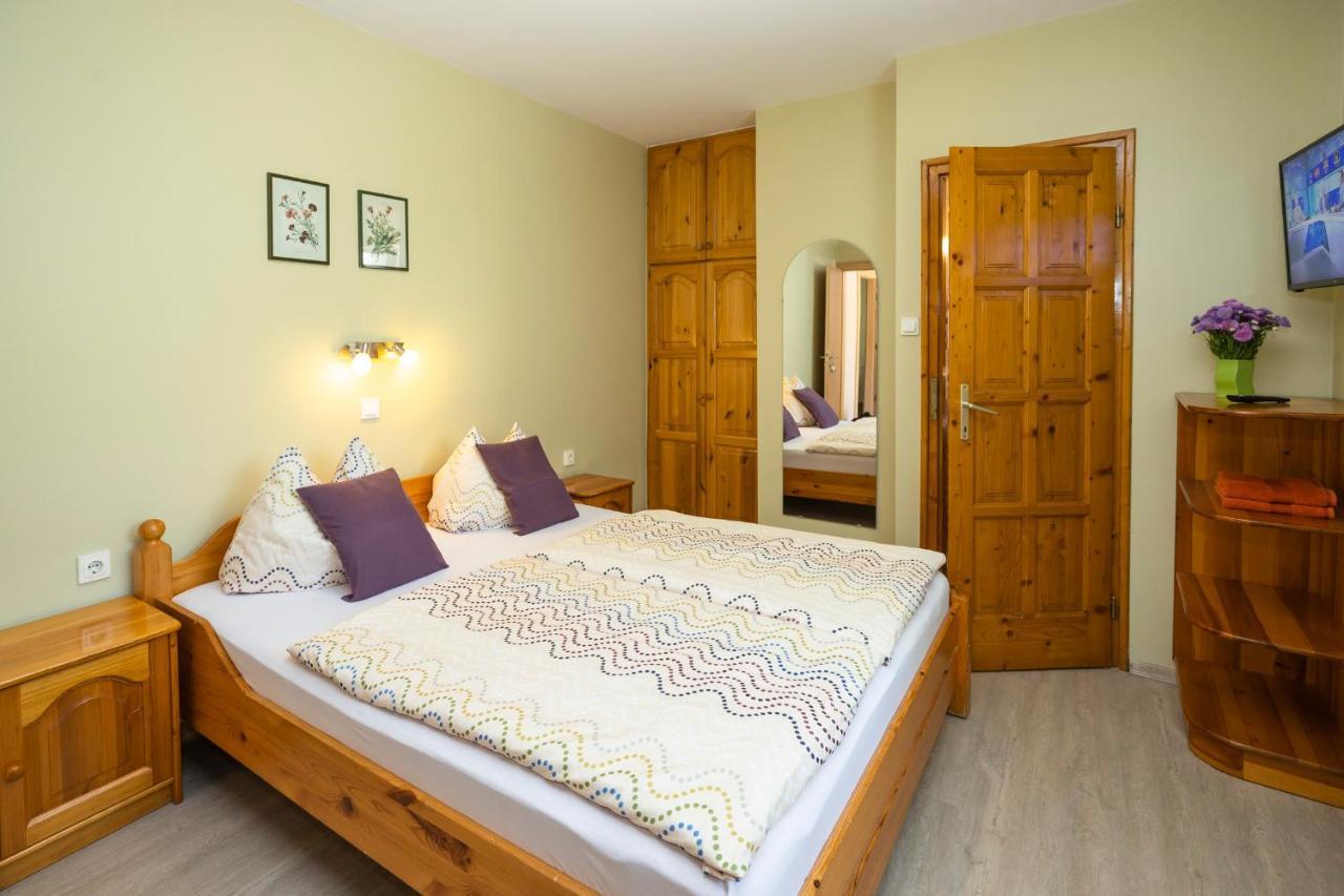 Cecey Apartman 埃格尔 外观 照片