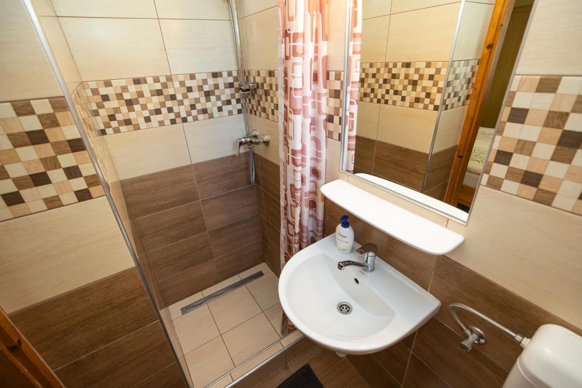 Cecey Apartman 埃格尔 外观 照片