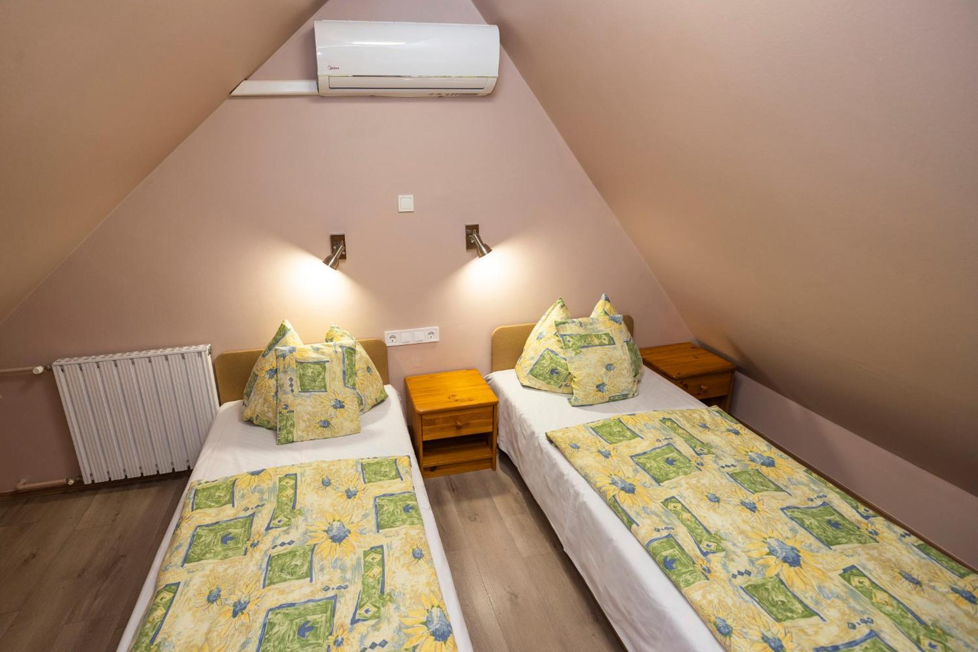 Cecey Apartman 埃格尔 外观 照片
