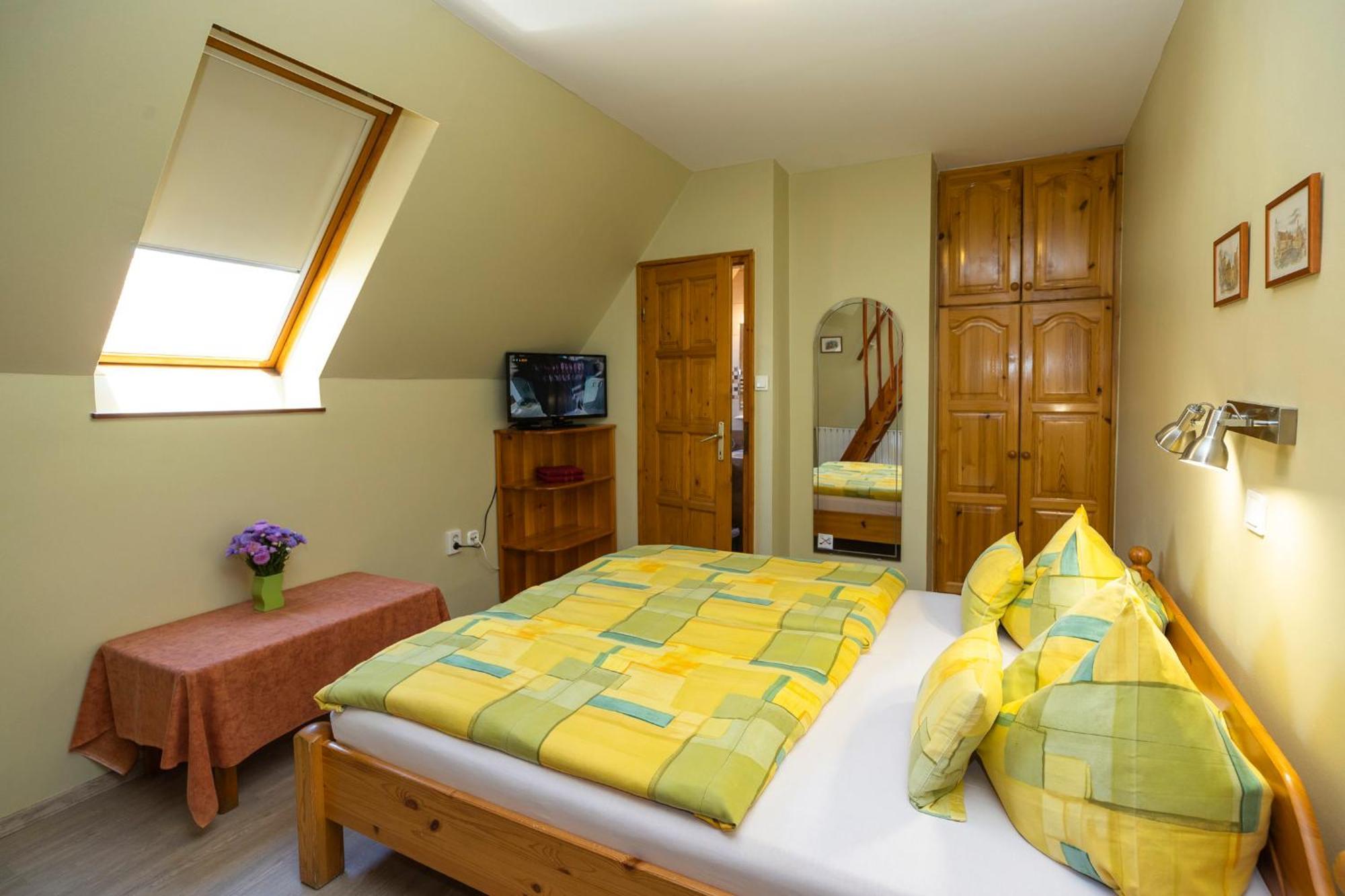 Cecey Apartman 埃格尔 外观 照片