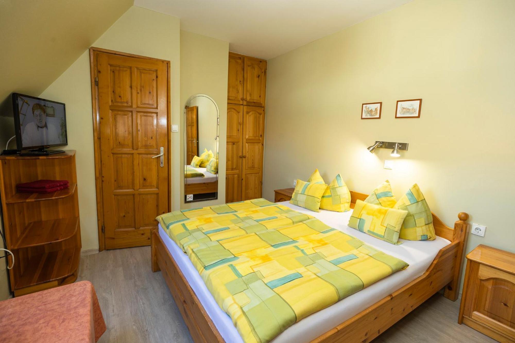 Cecey Apartman 埃格尔 外观 照片