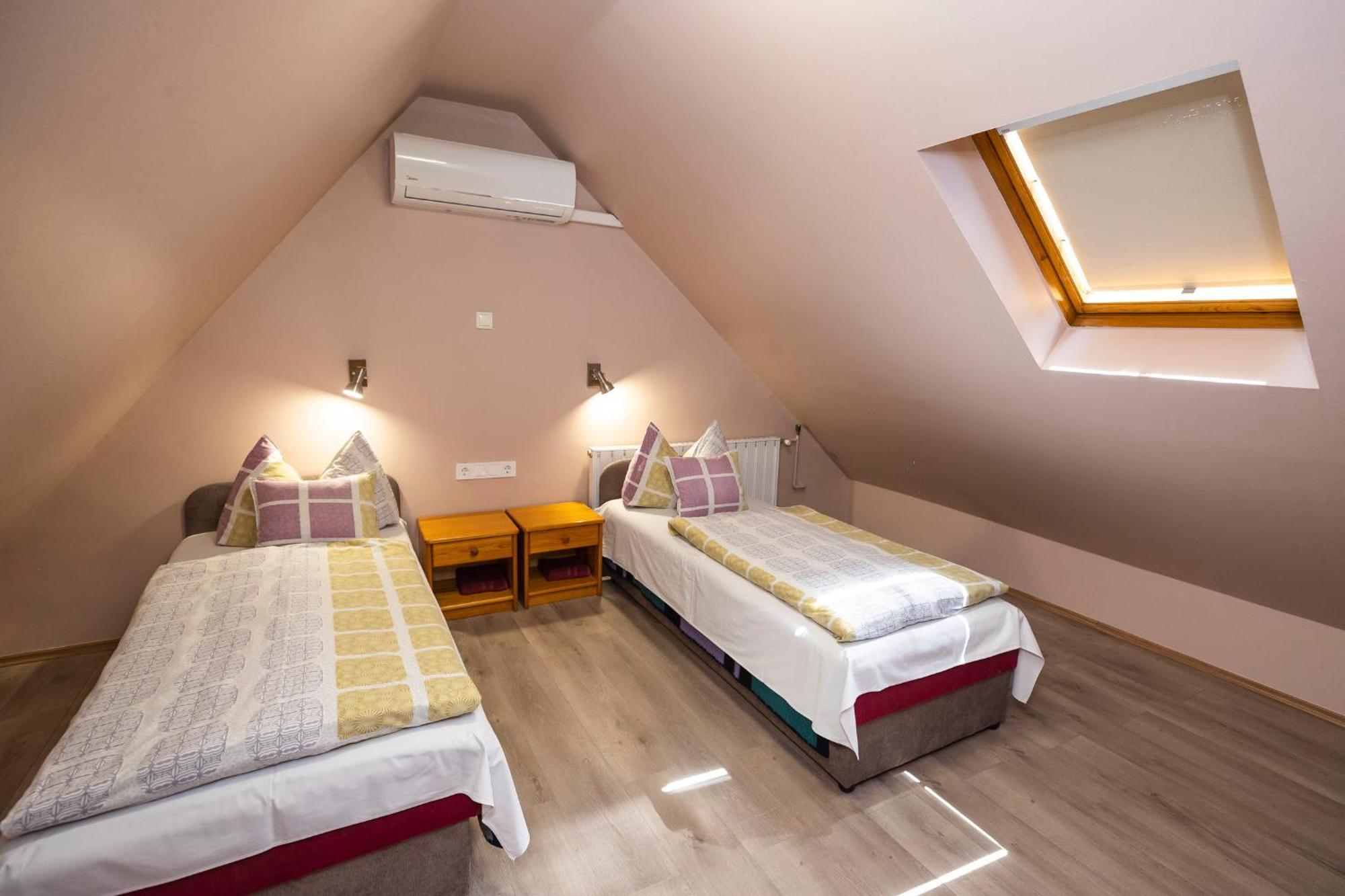 Cecey Apartman 埃格尔 外观 照片